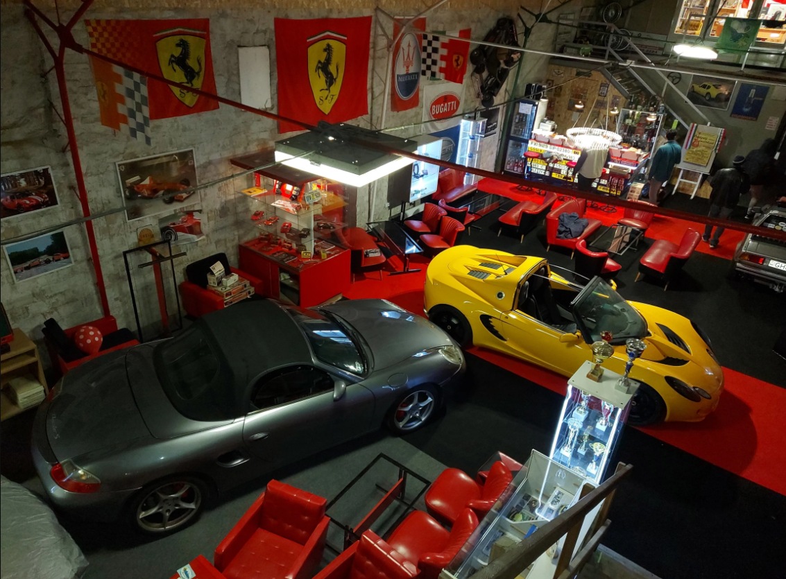 Mid-Engine Garage Látogatóközpont